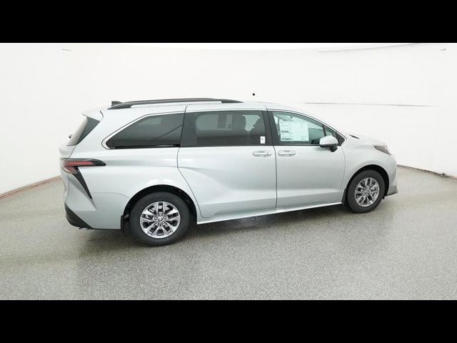 2025 Toyota Sienna XLE