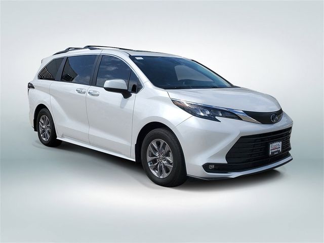 2025 Toyota Sienna XLE
