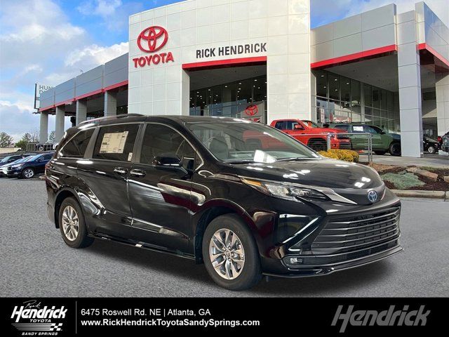 2025 Toyota Sienna XLE