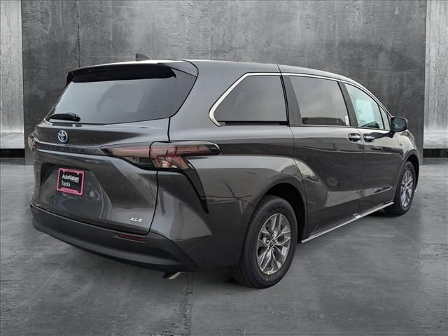 2025 Toyota Sienna XLE