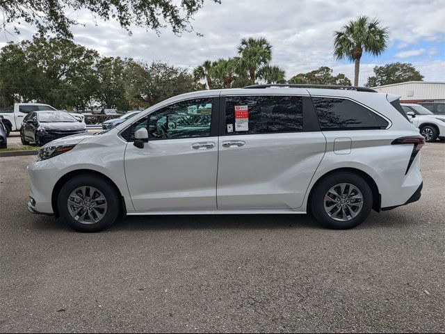 2025 Toyota Sienna XLE