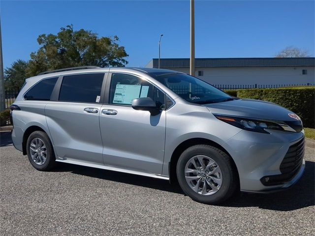 2025 Toyota Sienna XLE