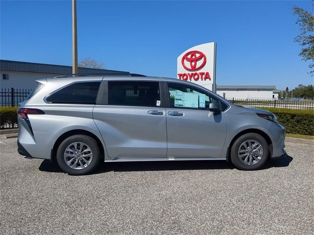 2025 Toyota Sienna XLE