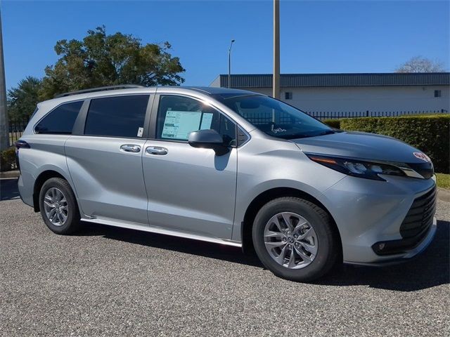 2025 Toyota Sienna XLE