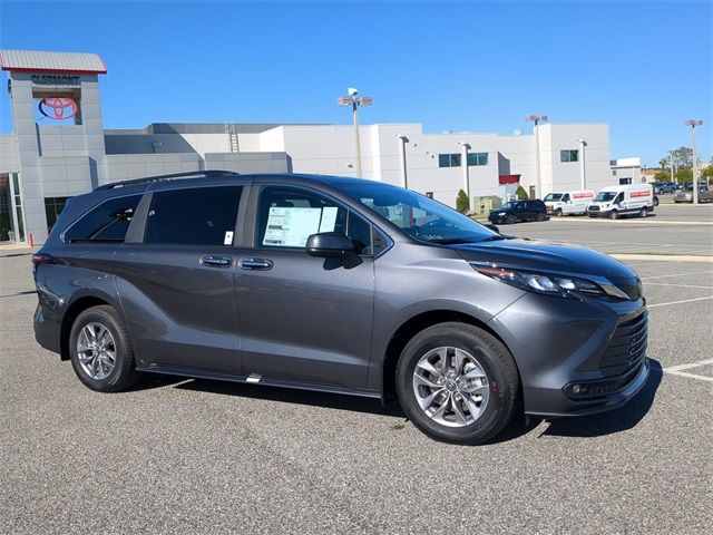 2025 Toyota Sienna XLE