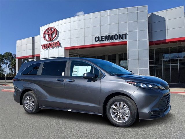 2025 Toyota Sienna XLE