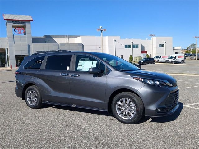 2025 Toyota Sienna XLE