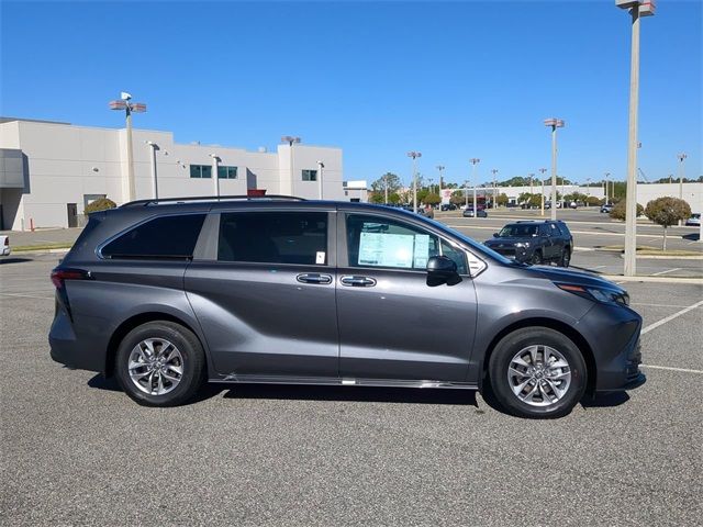 2025 Toyota Sienna XLE