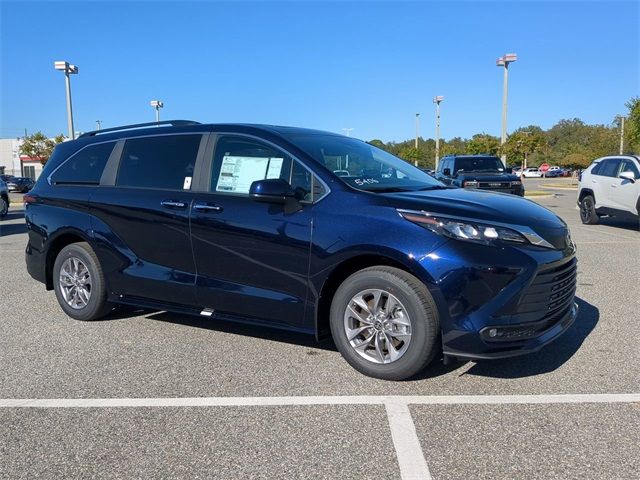 2025 Toyota Sienna XLE