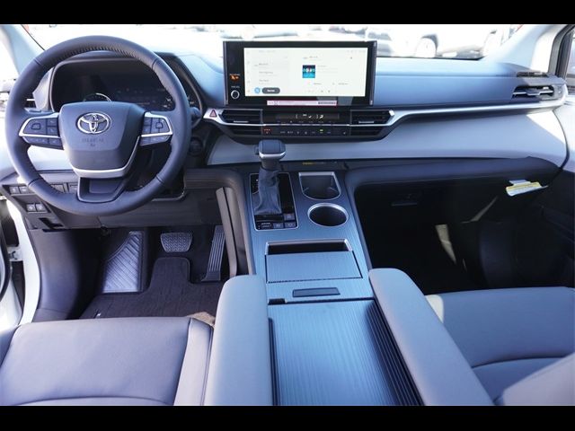 2025 Toyota Sienna XLE