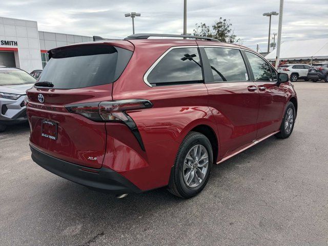 2025 Toyota Sienna XLE