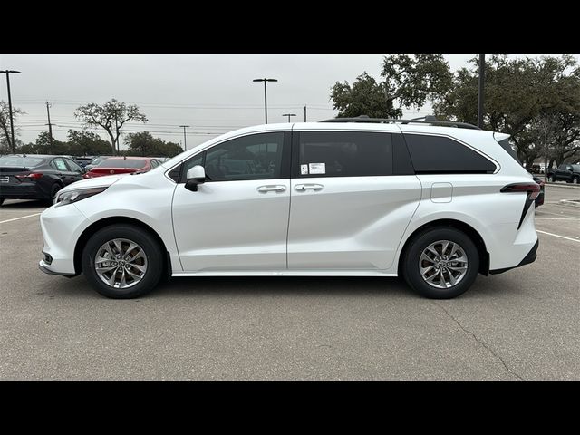 2025 Toyota Sienna XLE