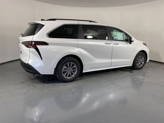 2025 Toyota Sienna XLE