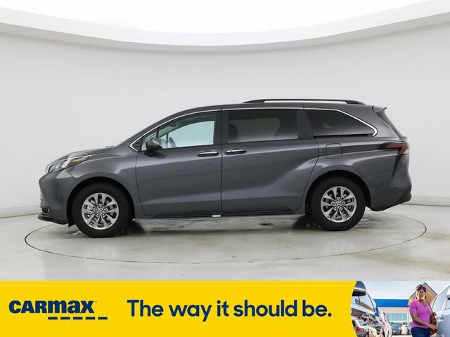 2025 Toyota Sienna XLE