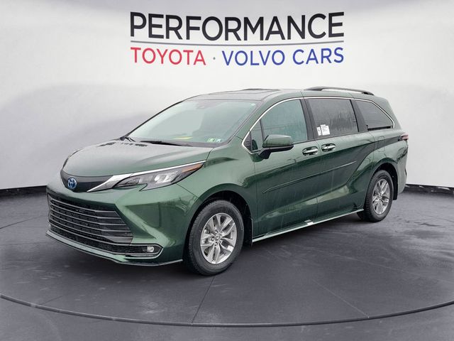 2025 Toyota Sienna XLE