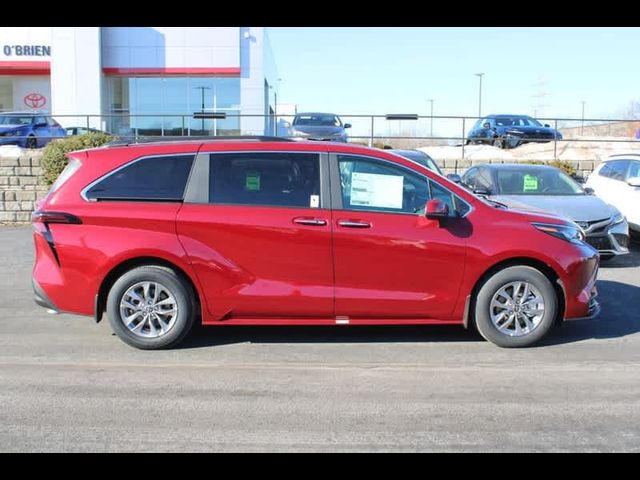 2025 Toyota Sienna XLE