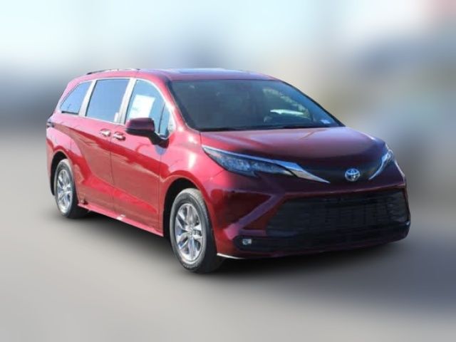 2025 Toyota Sienna XLE