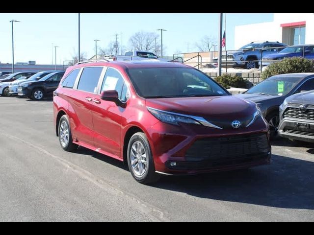 2025 Toyota Sienna XLE