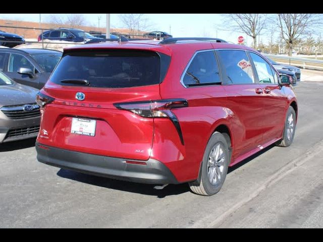 2025 Toyota Sienna XLE