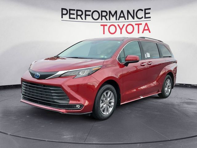 2025 Toyota Sienna XLE