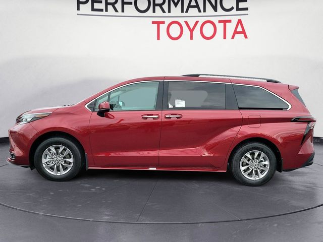 2025 Toyota Sienna XLE