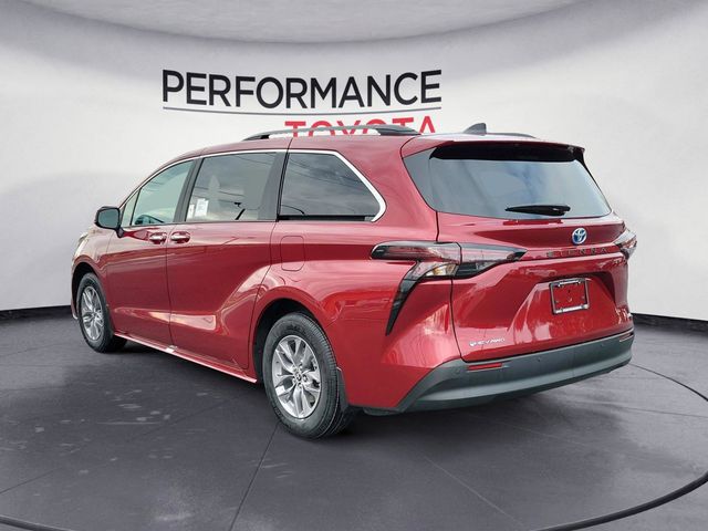 2025 Toyota Sienna XLE