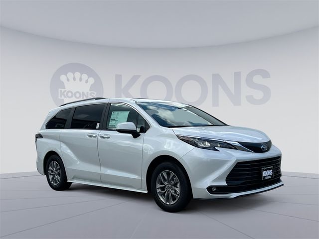 2025 Toyota Sienna XLE