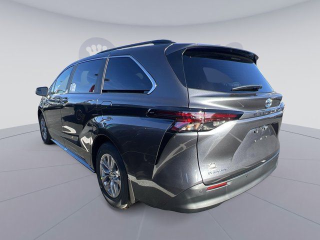 2025 Toyota Sienna XLE