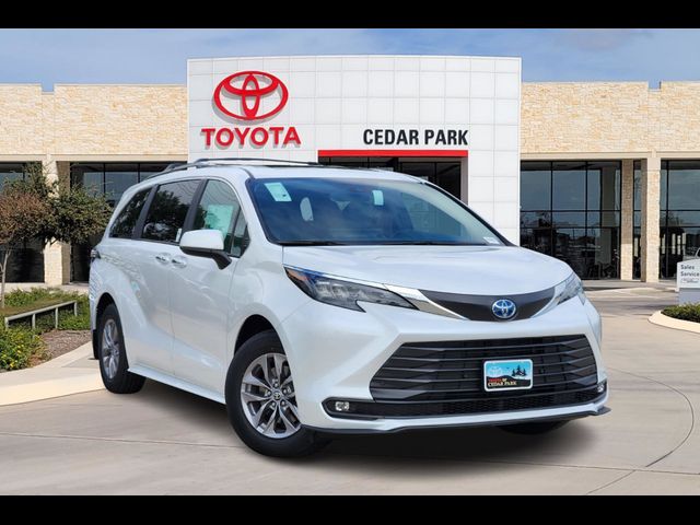 2025 Toyota Sienna XLE