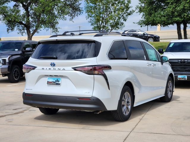 2025 Toyota Sienna XLE