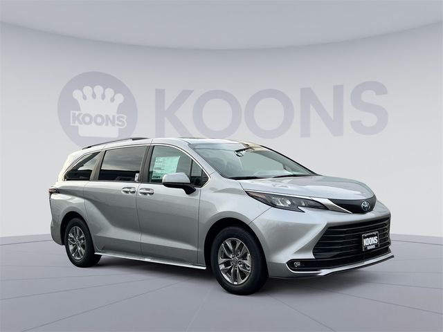 2025 Toyota Sienna XLE