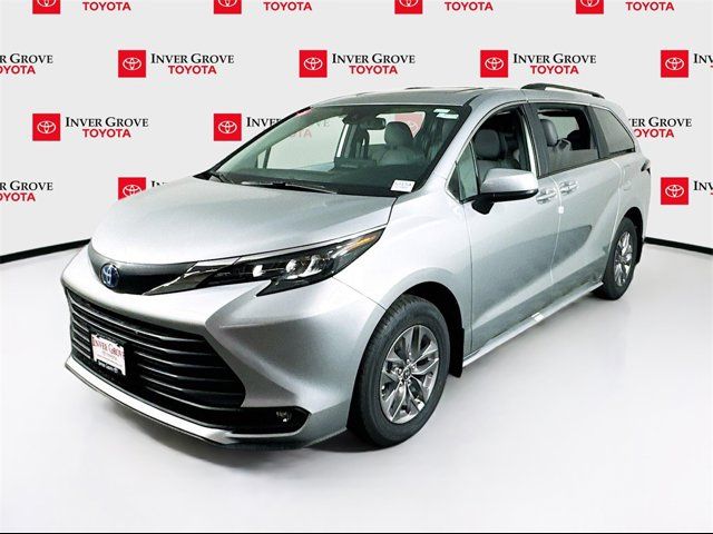 2025 Toyota Sienna XLE