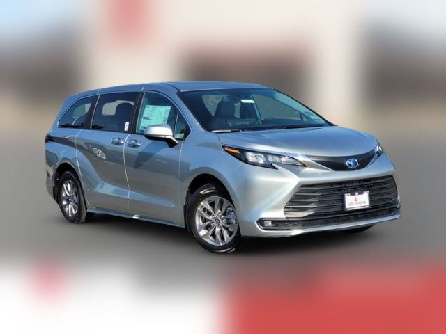 2025 Toyota Sienna XLE