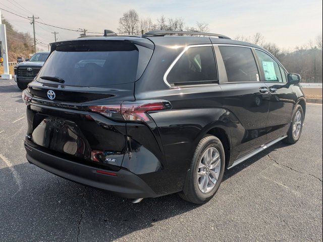 2025 Toyota Sienna XLE