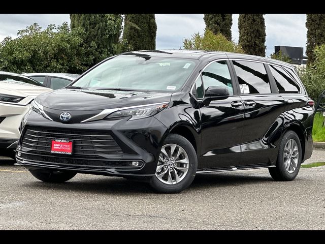 2025 Toyota Sienna XLE