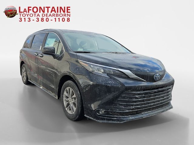 2025 Toyota Sienna XLE