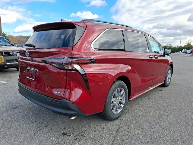 2025 Toyota Sienna XLE