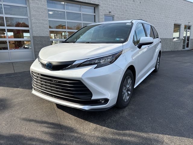 2025 Toyota Sienna XLE