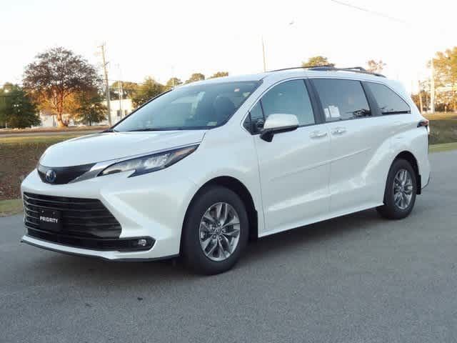 2025 Toyota Sienna XLE