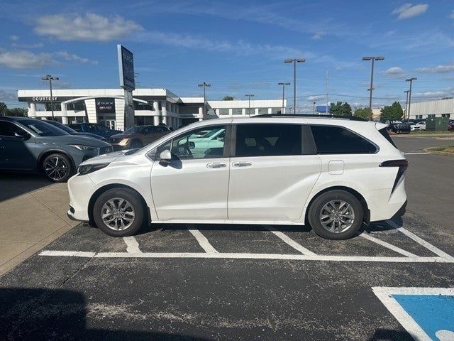 2025 Toyota Sienna XLE