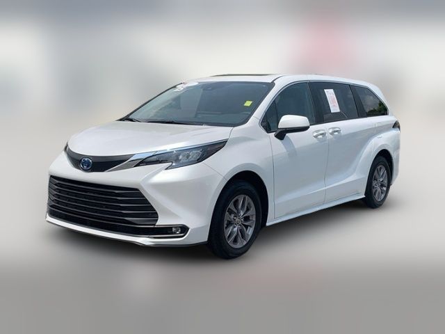 2025 Toyota Sienna XLE