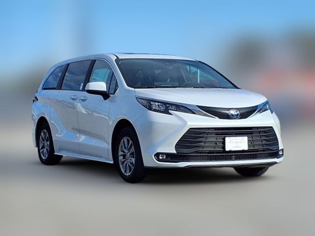 2025 Toyota Sienna XLE