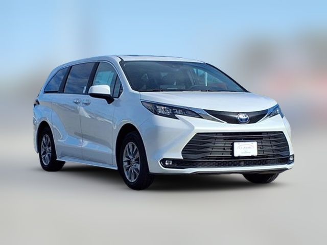 2025 Toyota Sienna XLE