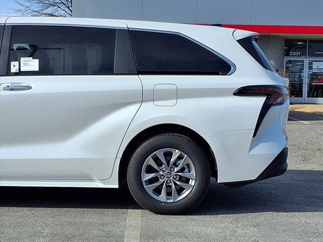 2025 Toyota Sienna XLE