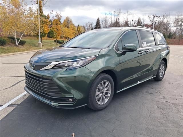 2025 Toyota Sienna XLE