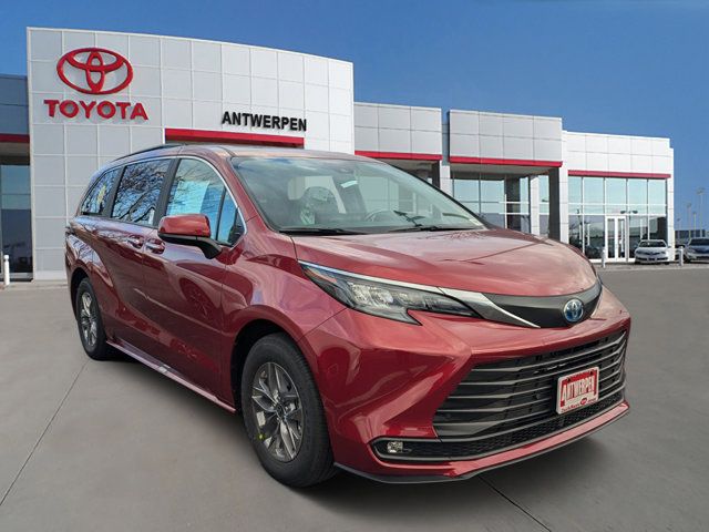 2025 Toyota Sienna XLE