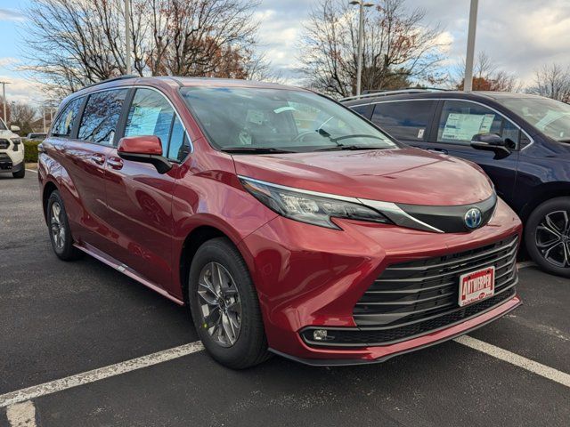 2025 Toyota Sienna XLE