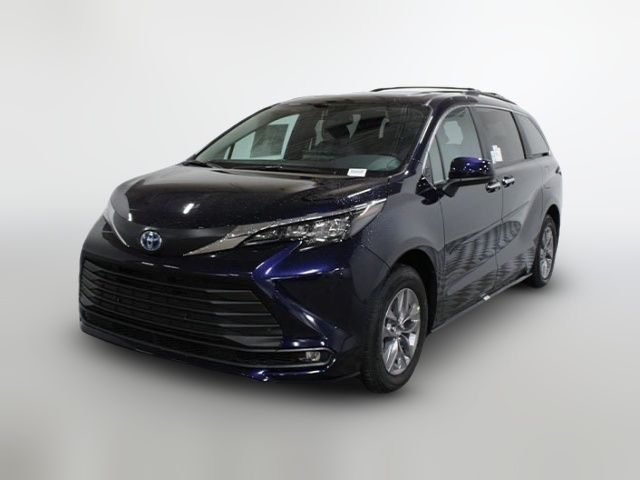 2025 Toyota Sienna XLE