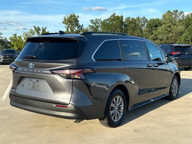 2025 Toyota Sienna XLE