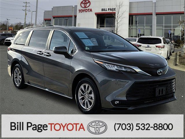 2025 Toyota Sienna XLE